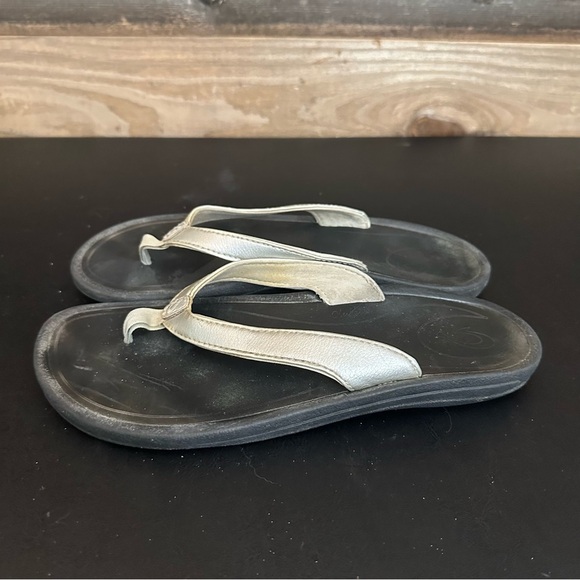 Olukai Kulapa Kai Silver Metallic Slip On Flip Flop Sandal Women’s Size 8 - Picture 2 of 10